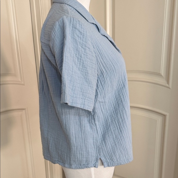 Quince cotton Light Blue Button-Up short sleeve Women's Top - Picture 2 of 4